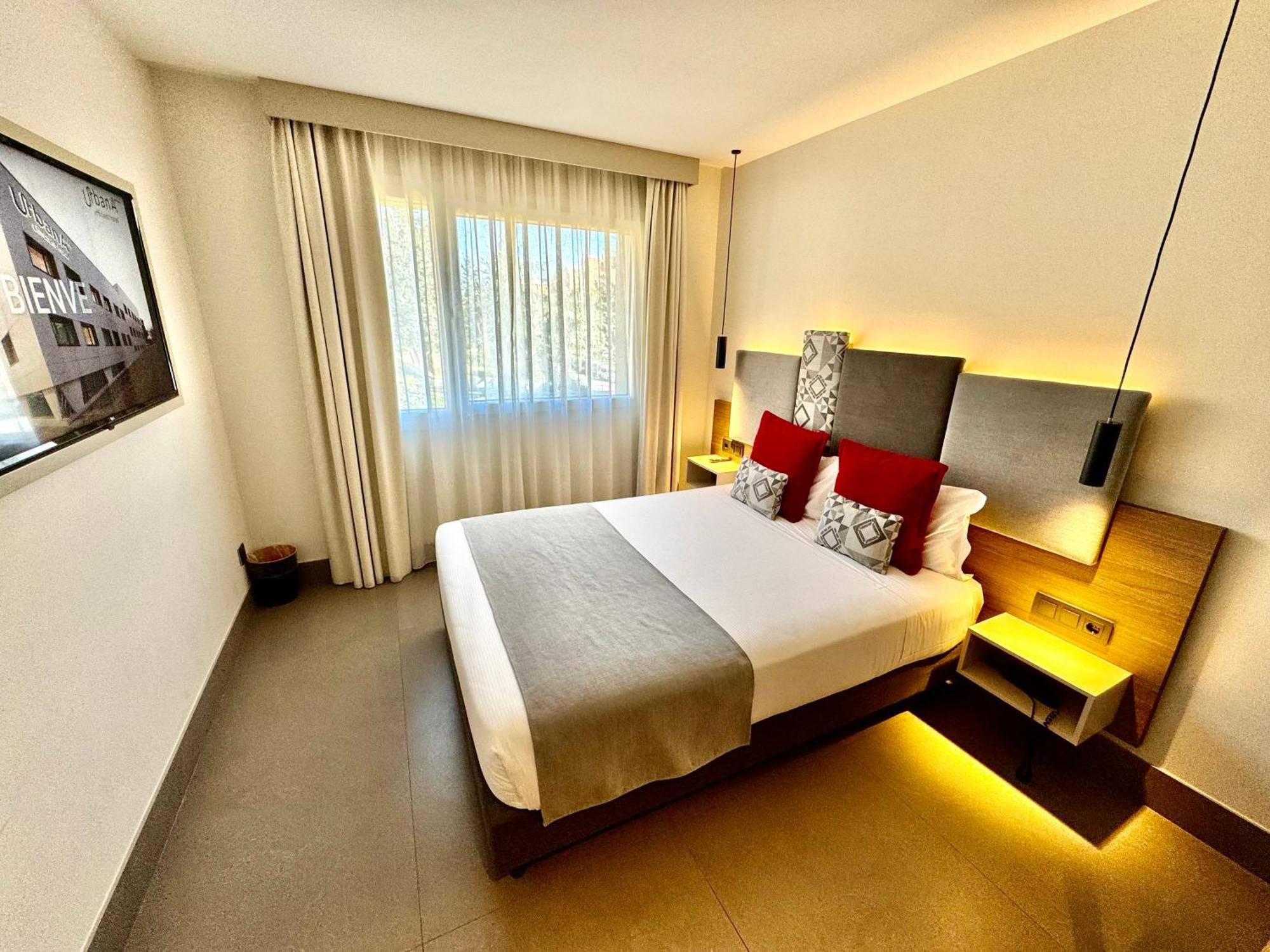 Urban A+++ Hotel Tres Cantos Exterior photo